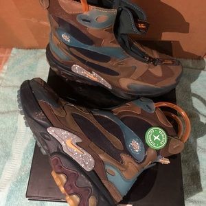 Nike React Boot Size 9.5 only worn once an bout from Stock X